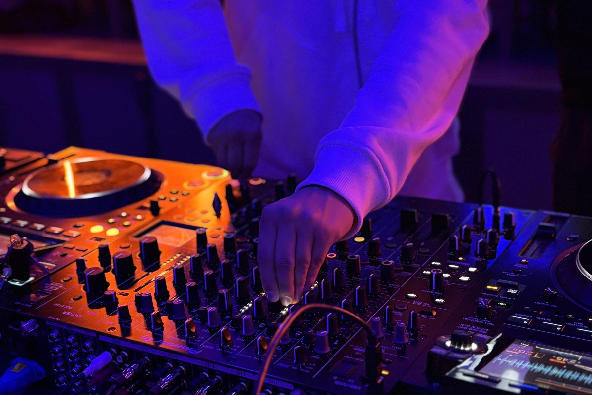 GRABA, ESCUCHA Y MEJORA TU DJING img